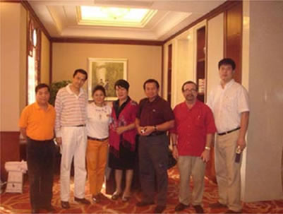 ceo李京平及部分会员与菲律宾国会议员valencia(右三),susan barlin